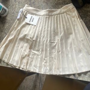 Aritzia Skirt. Whisper white color.